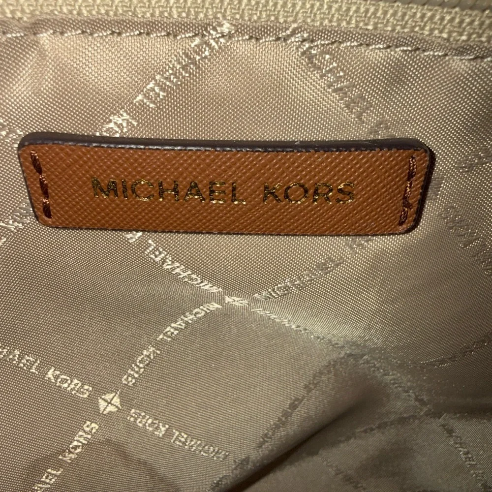 Michael Kors Brown Jet Set Bag - Saffiano Leather - Picture 5 of 7